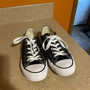 👍MAKE OFFER👍 👟Converse shoes👟